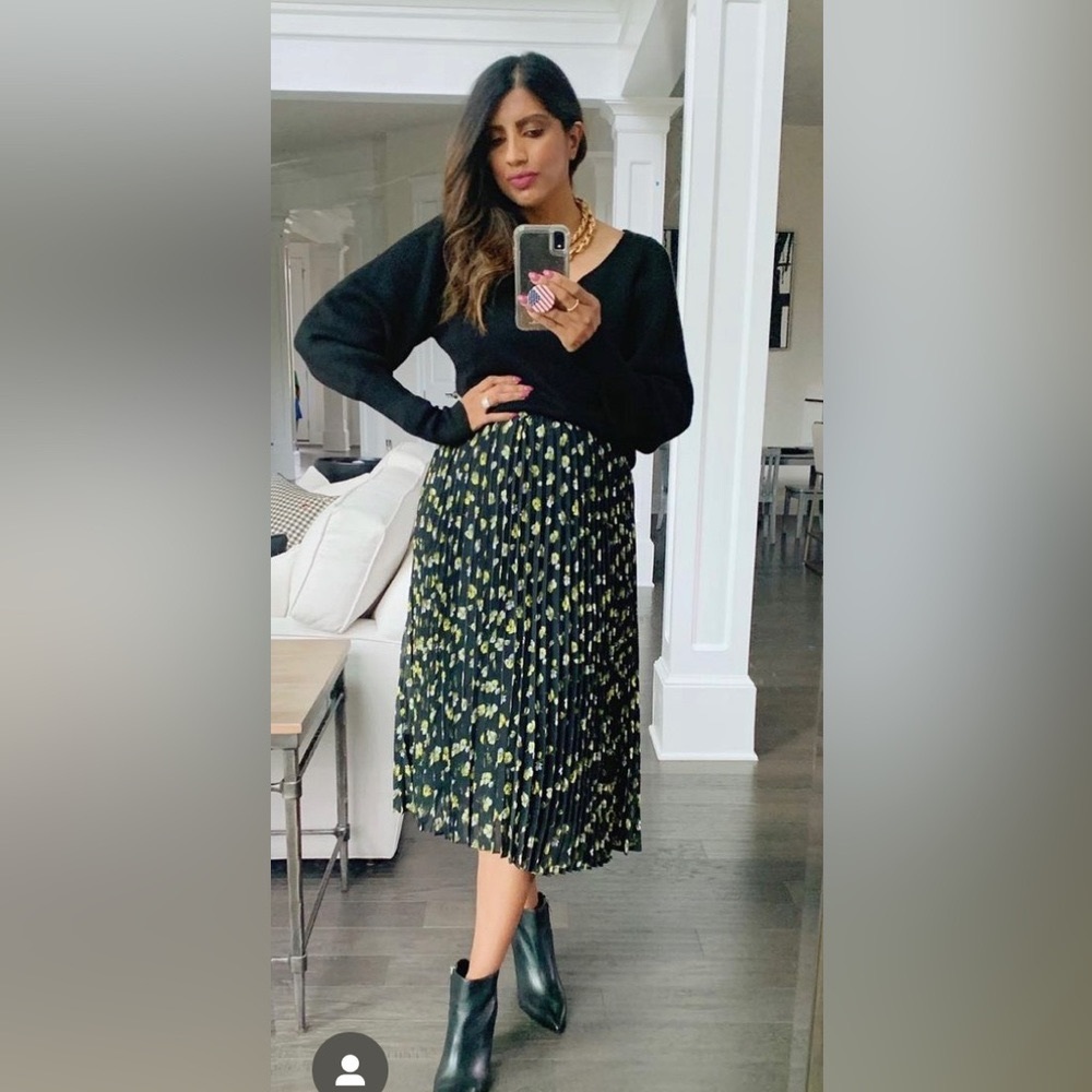 Banana Republic Skirt. Size 10 . In great condition and gently worn.